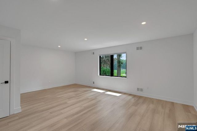 1 Franklin Turnpike 1, Waldwick, NJ 07463