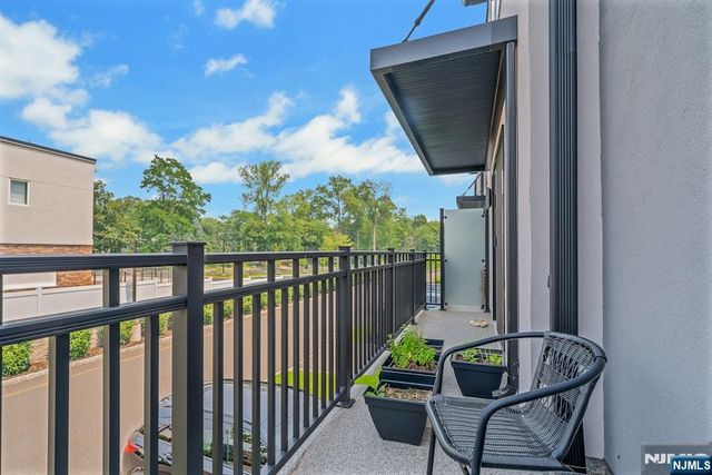 1 Franklin Turnpike 1, Waldwick, NJ 07463