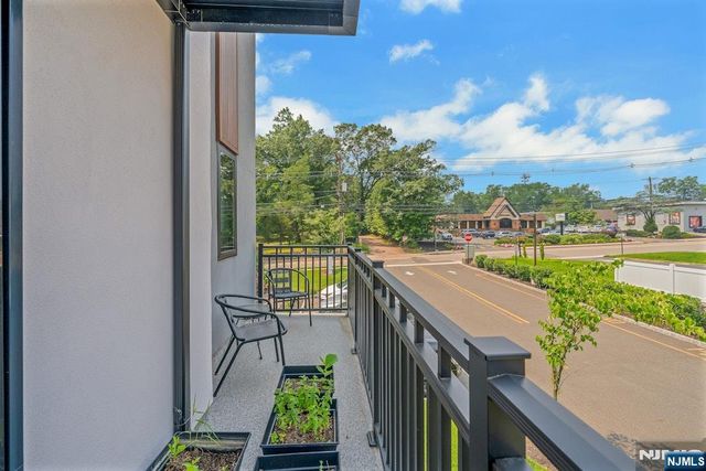 1 Franklin Turnpike 1, Waldwick, NJ 07463
