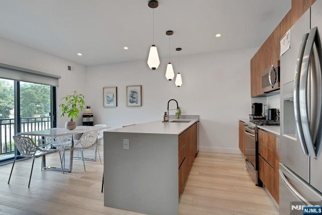 1 Franklin Turnpike 1, Waldwick, NJ 07463