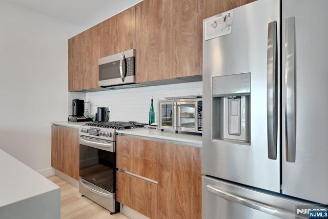 1 Franklin Turnpike 1, Waldwick, NJ 07463