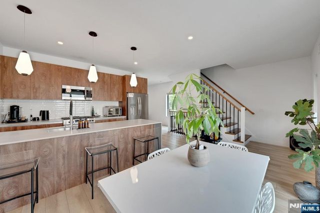 1 Franklin Turnpike 1, Waldwick, NJ 07463