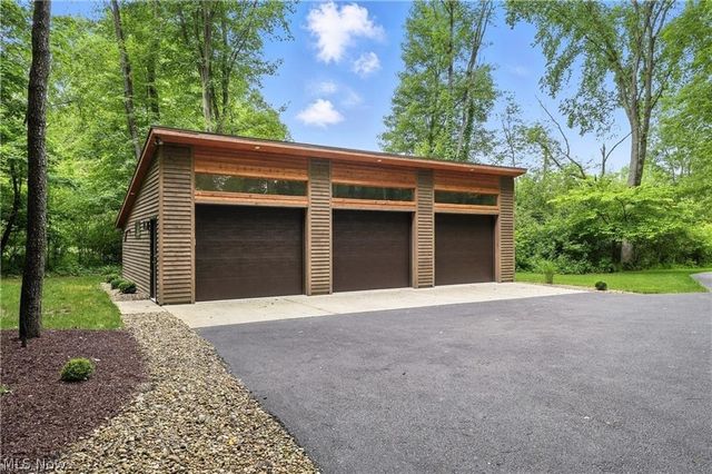 263 E Pine Lake Road, North Lima, OH 44452