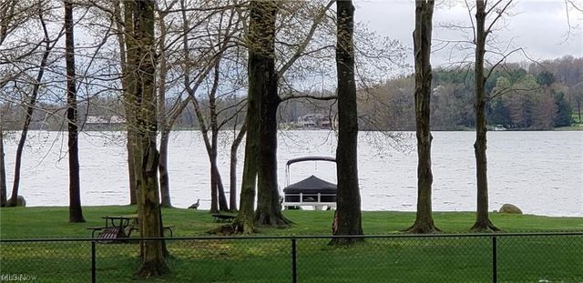 263 E Pine Lake Road, North Lima, OH 44452