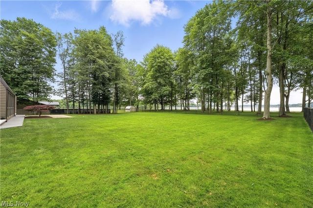 263 E Pine Lake Road, North Lima, OH 44452