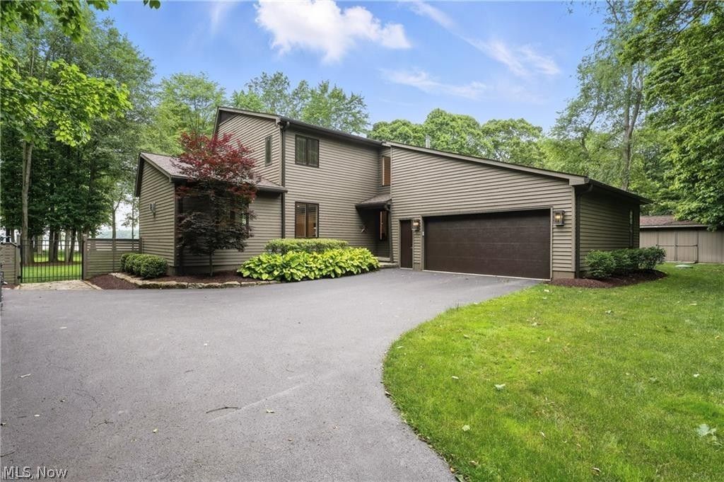 263 E Pine Lake Road, North Lima, OH 44452