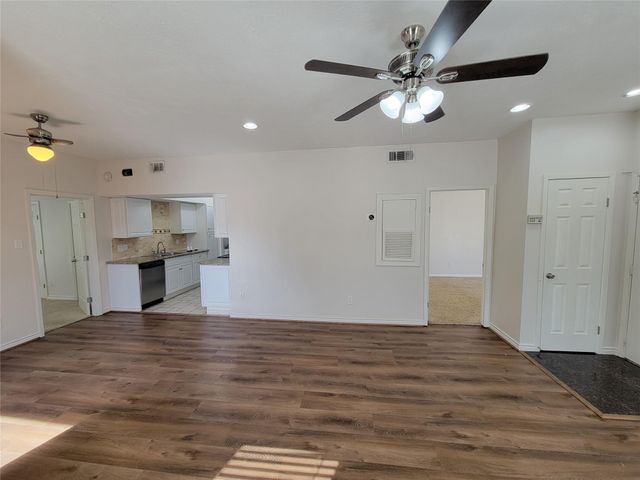 2025 Augusta Drive 303, Houston, TX 77057