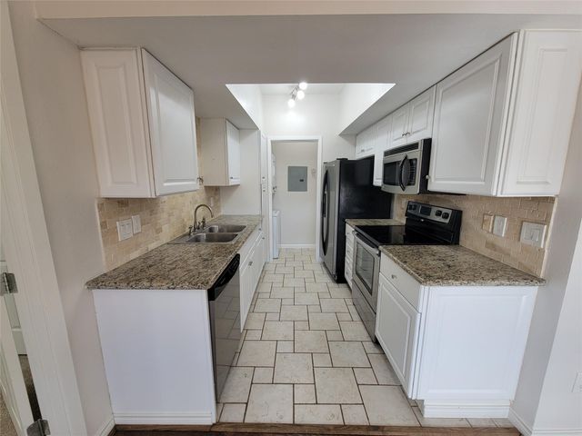 2025 Augusta Drive 303, Houston, TX 77057