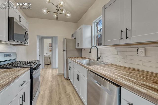 422 E Boulder Street, Colorado Springs, CO 80903