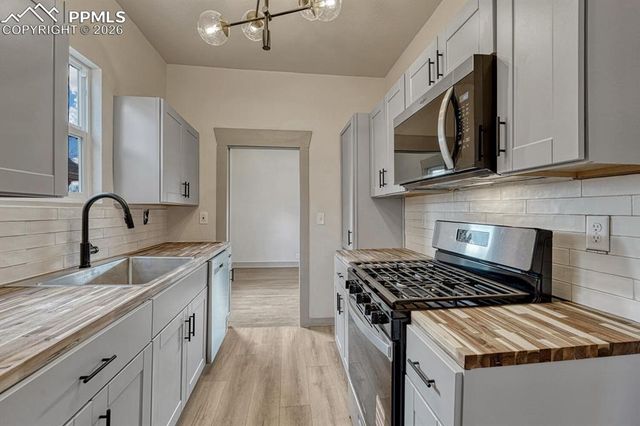 422 E Boulder Street, Colorado Springs, CO 80903