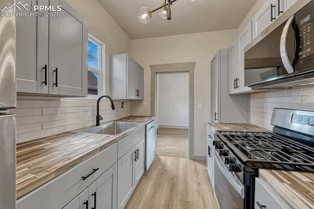 422 E Boulder Street, Colorado Springs, CO 80903