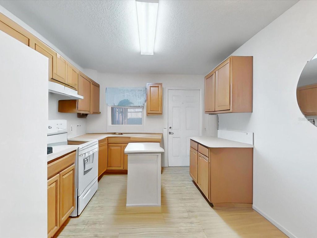 Image 19 of property listing at 420 JACKS MEMORIAL ROAD, St Cloud, FL 34769