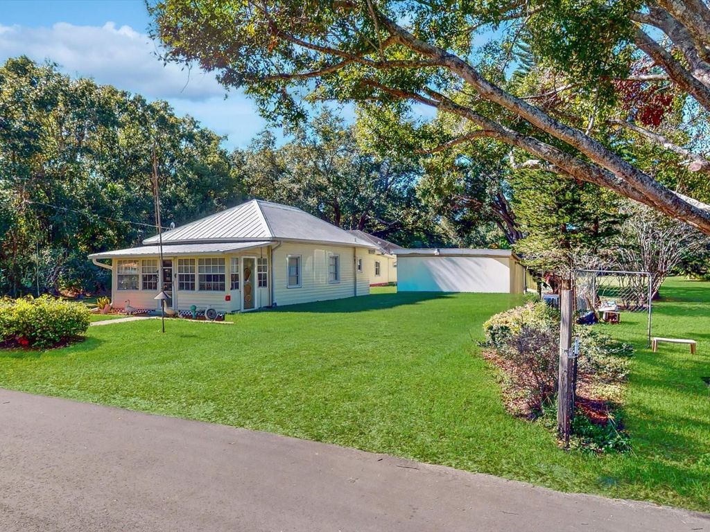 Image 3 of property listing at 420 JACKS MEMORIAL ROAD, St Cloud, FL 34769