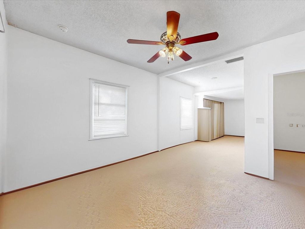 Image 7 of property listing at 420 JACKS MEMORIAL ROAD, St Cloud, FL 34769