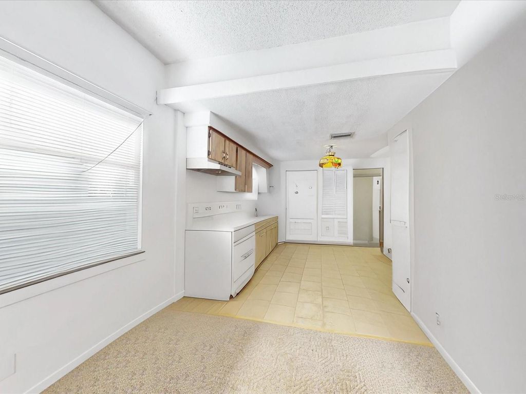 Image 10 of property listing at 420 JACKS MEMORIAL ROAD, St Cloud, FL 34769