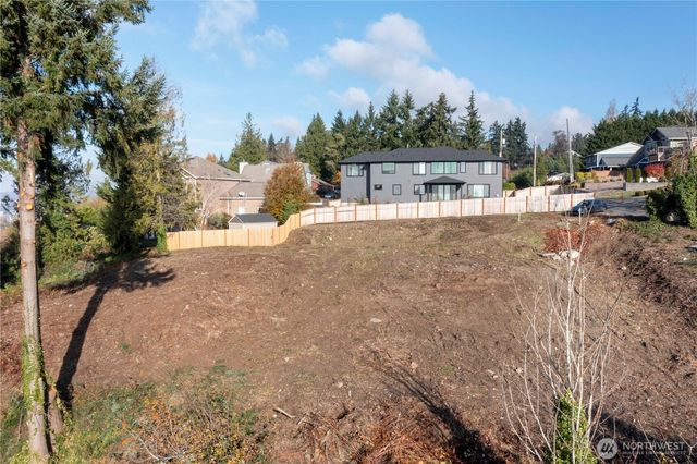 910 64th Avenue E, Fife, WA 98404