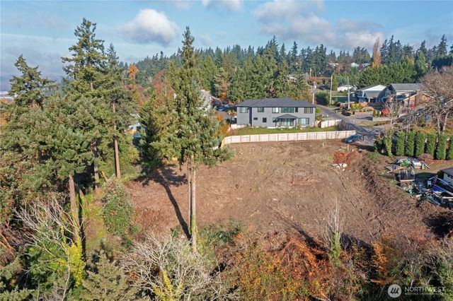 910 64th Avenue E, Fife, WA 98404