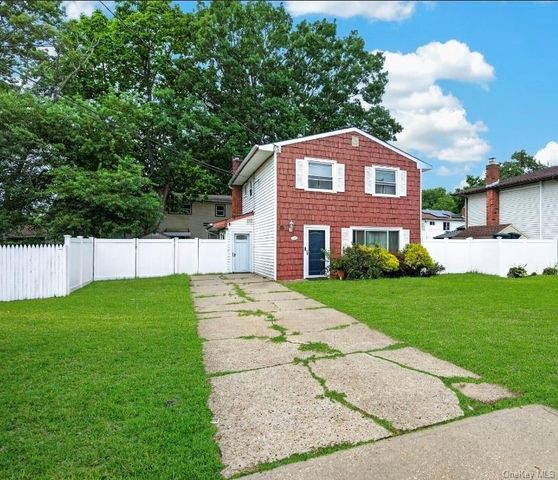 60 Lincoln Avenue, Deer Park, NY 11729