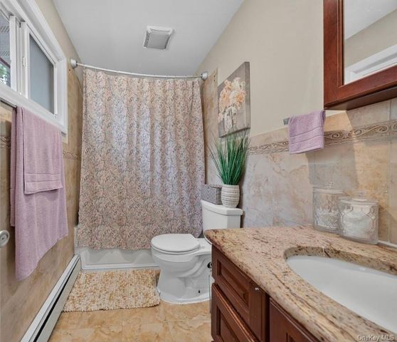 60 Lincoln Avenue, Deer Park, NY 11729