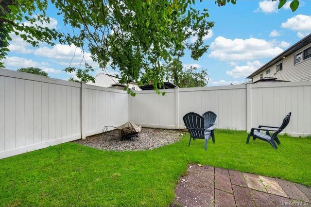 60 Lincoln Avenue, Deer Park, NY 11729