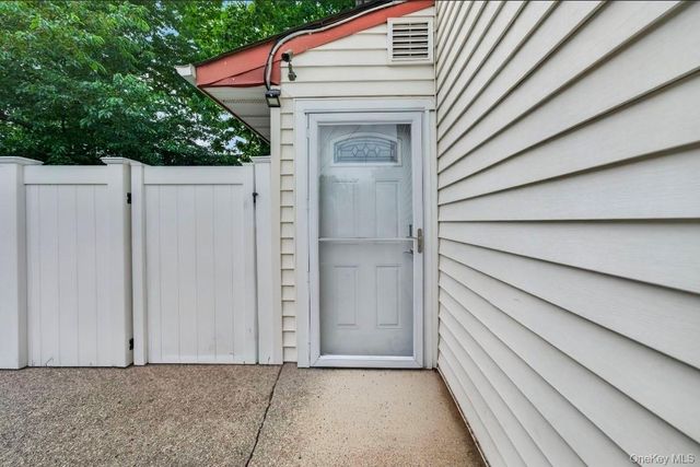 60 Lincoln Avenue, Deer Park, NY 11729