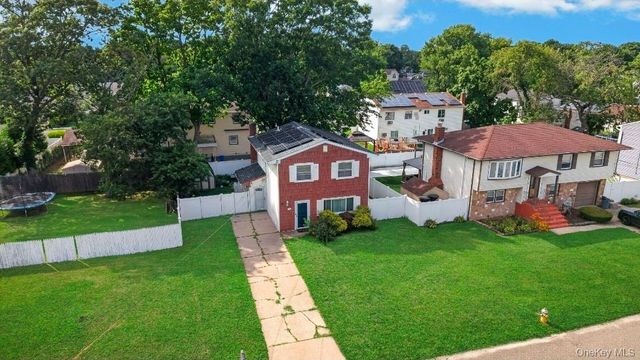 60 Lincoln Avenue, Deer Park, NY 11729