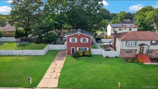 60 Lincoln Avenue, Deer Park, NY 11729