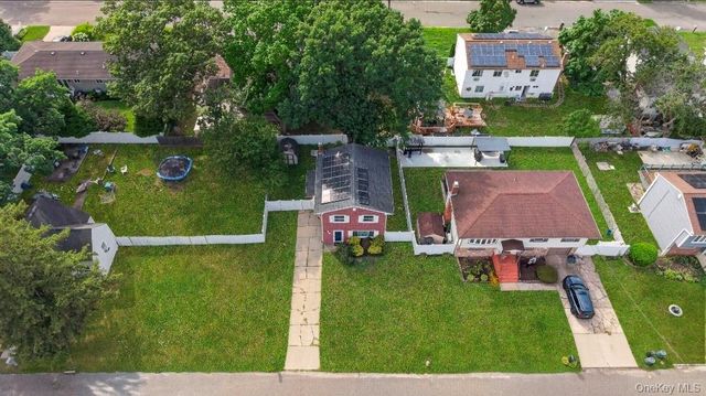 60 Lincoln Avenue, Deer Park, NY 11729
