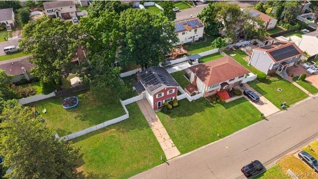 60 Lincoln Avenue, Deer Park, NY 11729