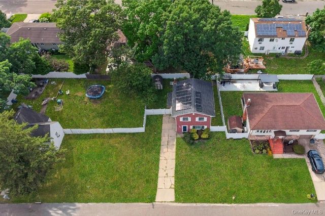 60 Lincoln Avenue, Deer Park, NY 11729