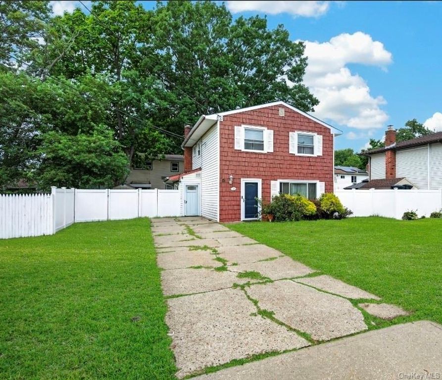 60 Lincoln Avenue, Deer Park, NY 11729 — photo 3