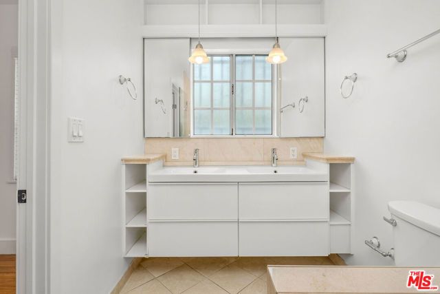 542 N Sierra Bonita Avenue, Los Angeles, CA 90036