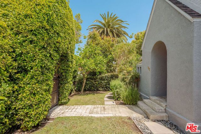 542 N Sierra Bonita Avenue, Los Angeles, CA 90036
