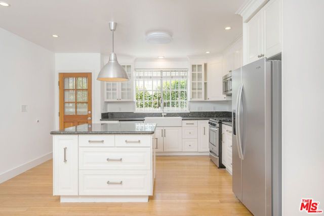 542 N Sierra Bonita Avenue, Los Angeles, CA 90036