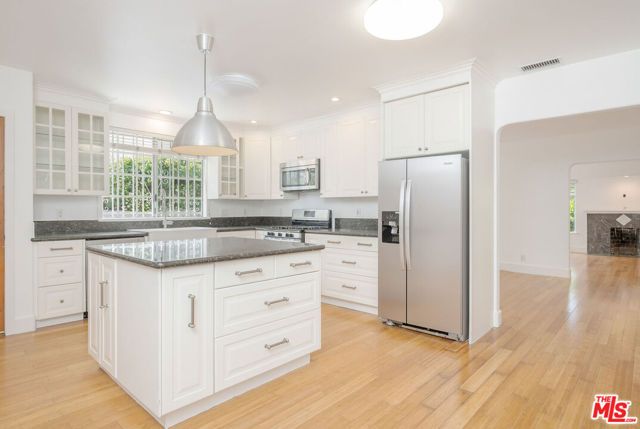 542 N Sierra Bonita Avenue, Los Angeles, CA 90036
