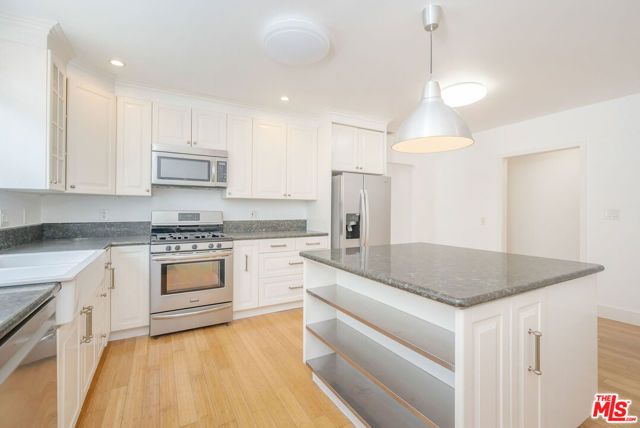 542 N Sierra Bonita Avenue, Los Angeles, CA 90036