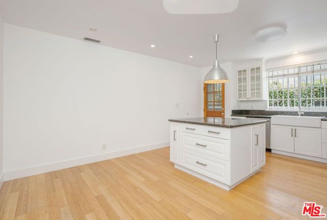 542 N Sierra Bonita Avenue, Los Angeles, CA 90036