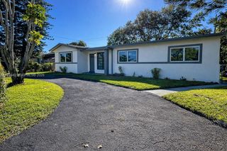 740 NE 181st St, Miami, FL 33162