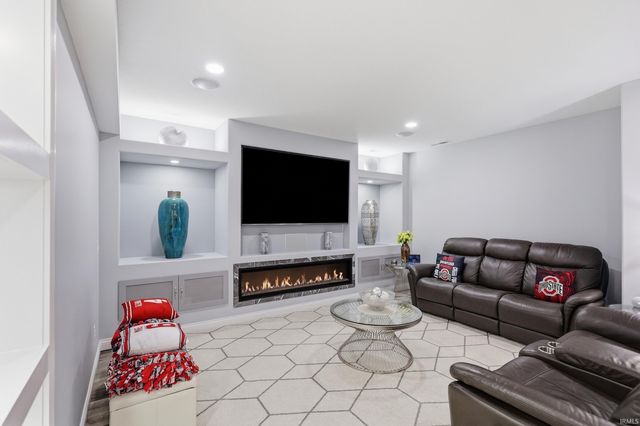 2880 Farrah Crossing, Fort Wayne, IN 46818