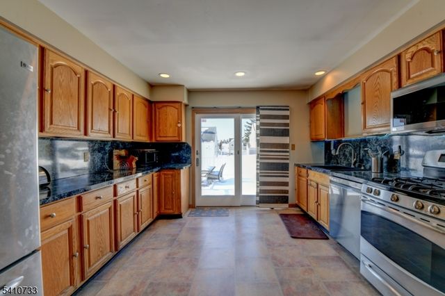 3 Carter Pl, Sayreville Boro, NJ 08859