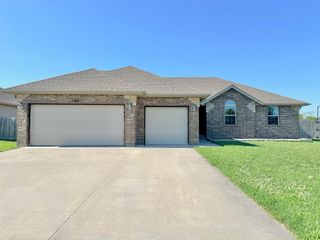 217 West Corsica Street, Republic, MO 65738