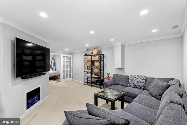 26 LIPSCOMB CT, Sterling, VA 20165