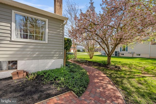 26 LIPSCOMB CT, Sterling, VA 20165