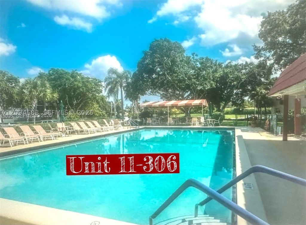 9410 N Hollybrook Lake Dr 306, Pembroke Pines, FL 33025