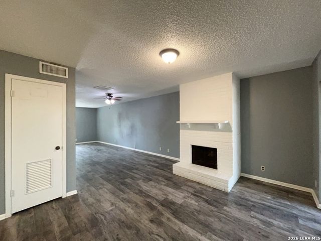 8731 Tradewind Dr, Windcrest, TX 78239