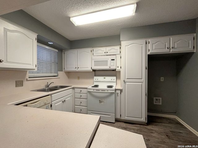 8731 Tradewind Dr, Windcrest, TX 78239