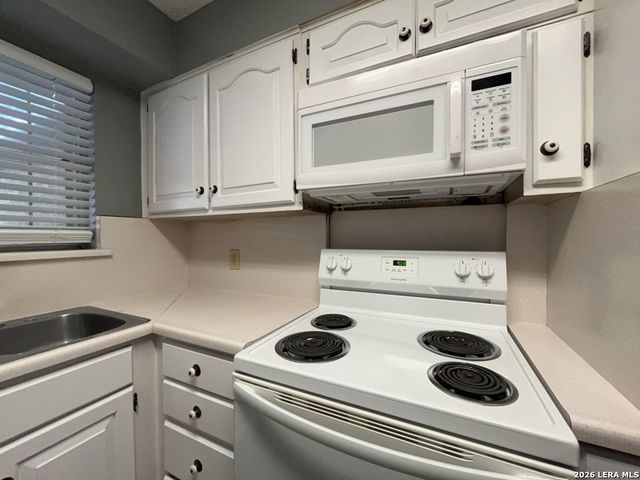 8731 Tradewind Dr, Windcrest, TX 78239