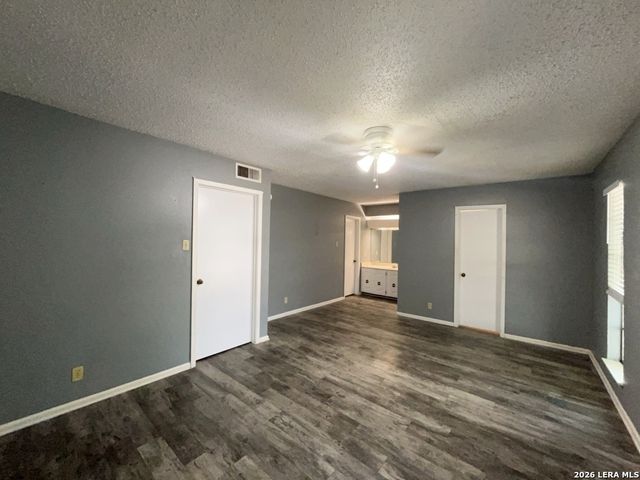 8731 Tradewind Dr, Windcrest, TX 78239