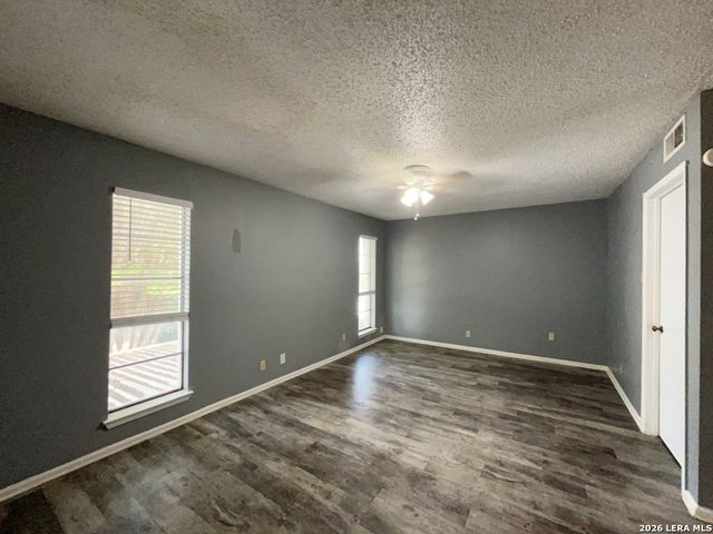 8731 Tradewind Dr, Windcrest, TX 78239