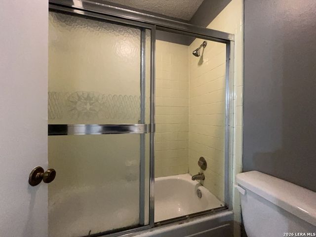 8731 Tradewind Dr, Windcrest, TX 78239